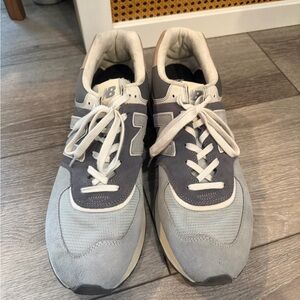 New Balance Men's Blue and Gray Sneakers